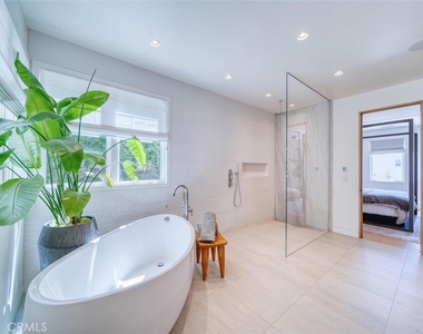 1712 Manhattan Avenue - Photo Thumbnail 24