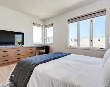 1712 Manhattan Avenue - Photo Thumbnail 59