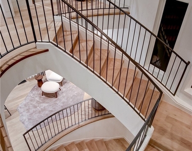 1712 Manhattan Avenue - Photo Thumbnail 14