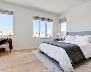1712 Manhattan Avenue - Photo Thumbnail 48
