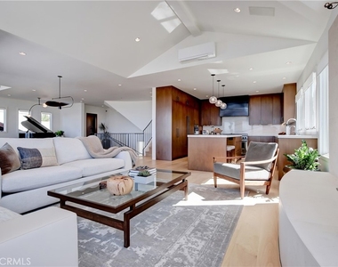 1712 Manhattan Avenue - Photo Thumbnail 3