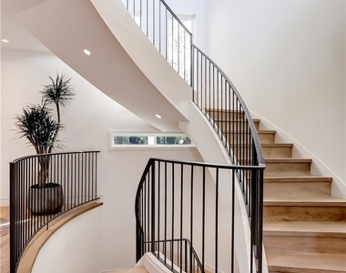 1712 Manhattan Avenue - Photo Thumbnail 15