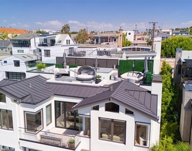 1712 Manhattan Avenue - Photo Thumbnail 2