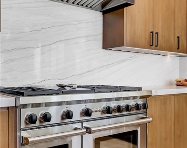 1712 Manhattan Avenue - Photo Thumbnail 9