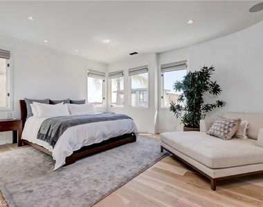 1712 Manhattan Avenue - Photo Thumbnail 16