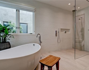 1712 Manhattan Avenue - Photo Thumbnail 19