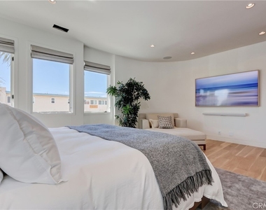 1712 Manhattan Avenue - Photo Thumbnail 49