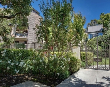 950 N Kings Road - Photo Thumbnail 42