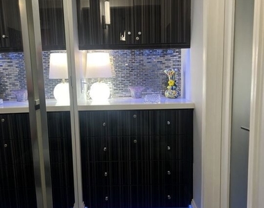 950 N Kings Road - Photo Thumbnail 33
