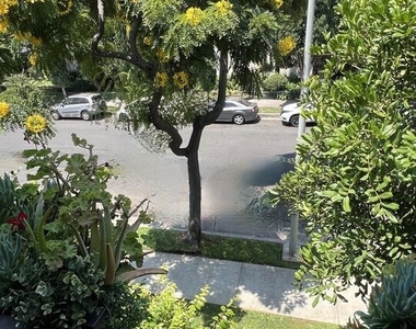 950 N Kings Road - Photo Thumbnail 37