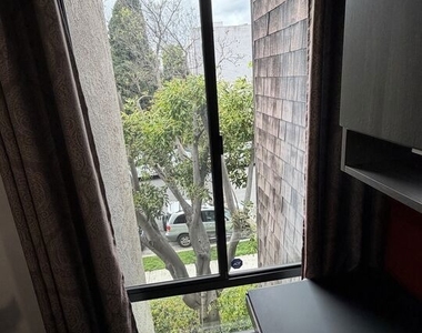 950 N Kings Road - Photo Thumbnail 28