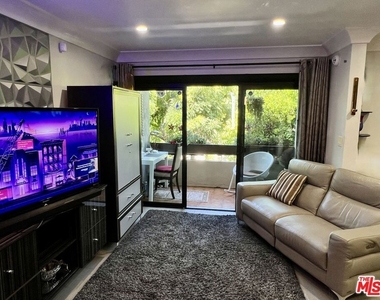 950 N Kings Road - Photo Thumbnail 21