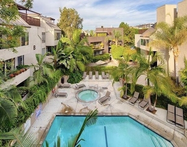 950 N Kings Road - Photo Thumbnail 44