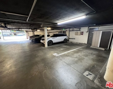 950 N Kings Road - Photo Thumbnail 72