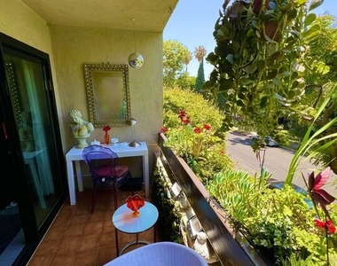 950 N Kings Road - Photo Thumbnail 13
