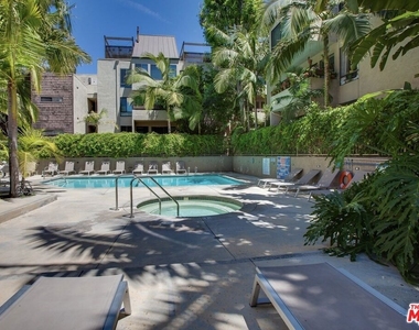 950 N Kings Road - Photo Thumbnail 38