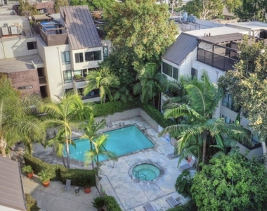 950 N Kings Road - Photo Thumbnail 70