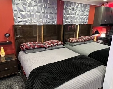 950 N Kings Road - Photo Thumbnail 18