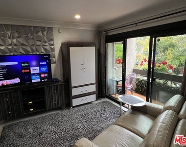 950 N Kings Road - Photo Thumbnail 19