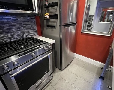 950 N Kings Road - Photo Thumbnail 20