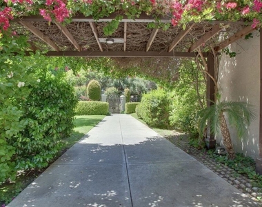 950 N Kings Road - Photo Thumbnail 35