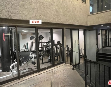 950 N Kings Road - Photo Thumbnail 58