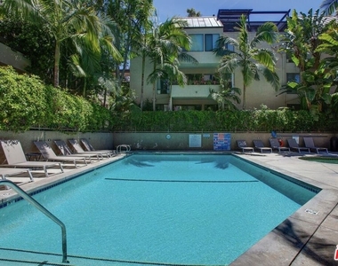 950 N Kings Road - Photo Thumbnail 41