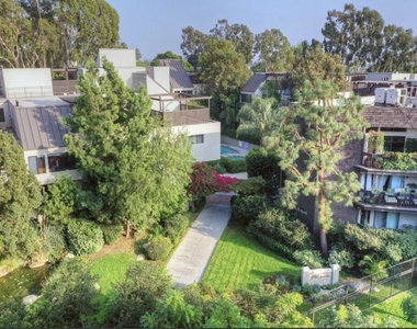 950 N Kings Road - Photo Thumbnail 69