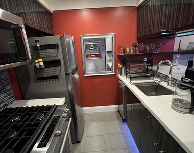 950 N Kings Road - Photo Thumbnail 36