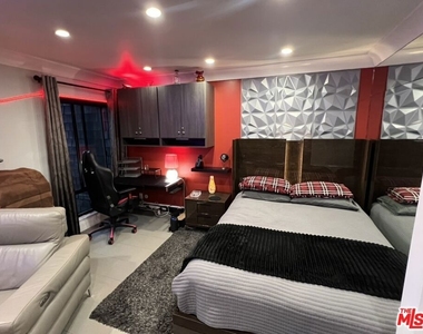 950 N Kings Road - Photo Thumbnail 71