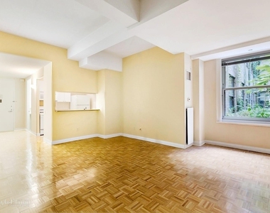 88 Greenwich St - Photo Thumbnail 0