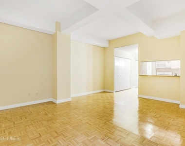 88 Greenwich St - Photo Thumbnail 3