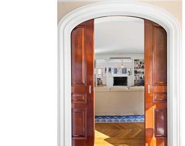 415 E 54th St - Photo Thumbnail 10
