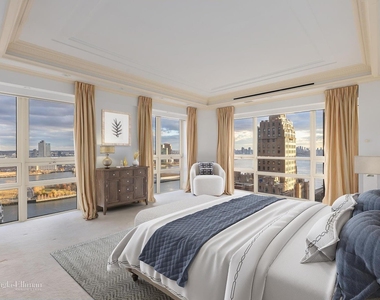 415 E 54th St - Photo Thumbnail 4