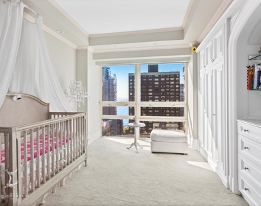 415 E 54th St - Photo Thumbnail 3