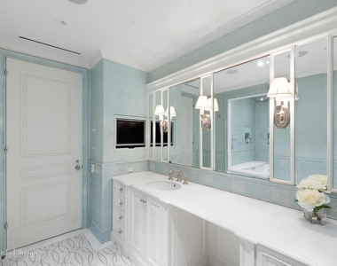 415 E 54th St - Photo Thumbnail 6