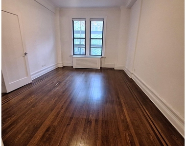 166 W 72nd St - Photo Thumbnail 4