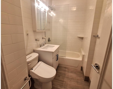 166 W 72nd St - Photo Thumbnail 5