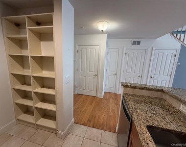 1405 Round Pointe Drive - Photo Thumbnail 5