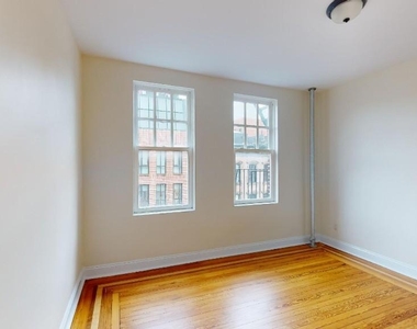 207-209 W 11th Street - Photo Thumbnail 2
