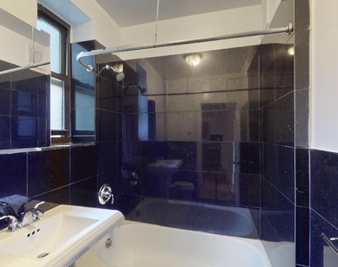 207-209 W 11th Street - Photo Thumbnail 3