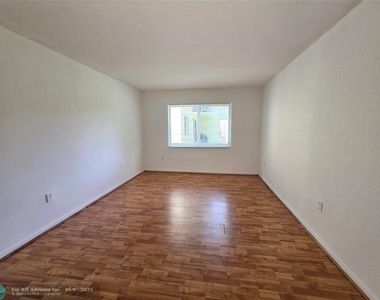 505 Nw 177th St - Photo Thumbnail 4