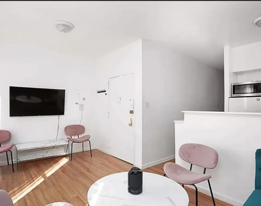 51 Avenue B - Photo Thumbnail 4