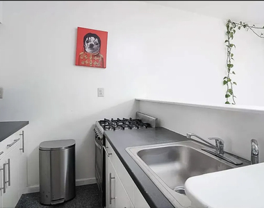 51 Avenue B - Photo Thumbnail 3