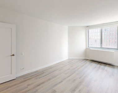 East 34th Street - Photo Thumbnail 6
