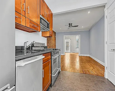 722  10th Ave - Photo Thumbnail 0