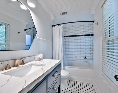 2252 Goodwood Boulevard Se - Photo Thumbnail 16