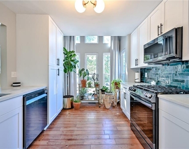 2252 Goodwood Boulevard Se - Photo Thumbnail 7