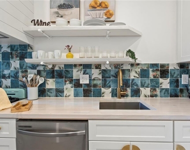 1187 Mansfield Avenue Ne - Photo Thumbnail 23