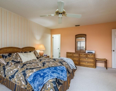 9910 Eagles Point Circle - Photo Thumbnail 16